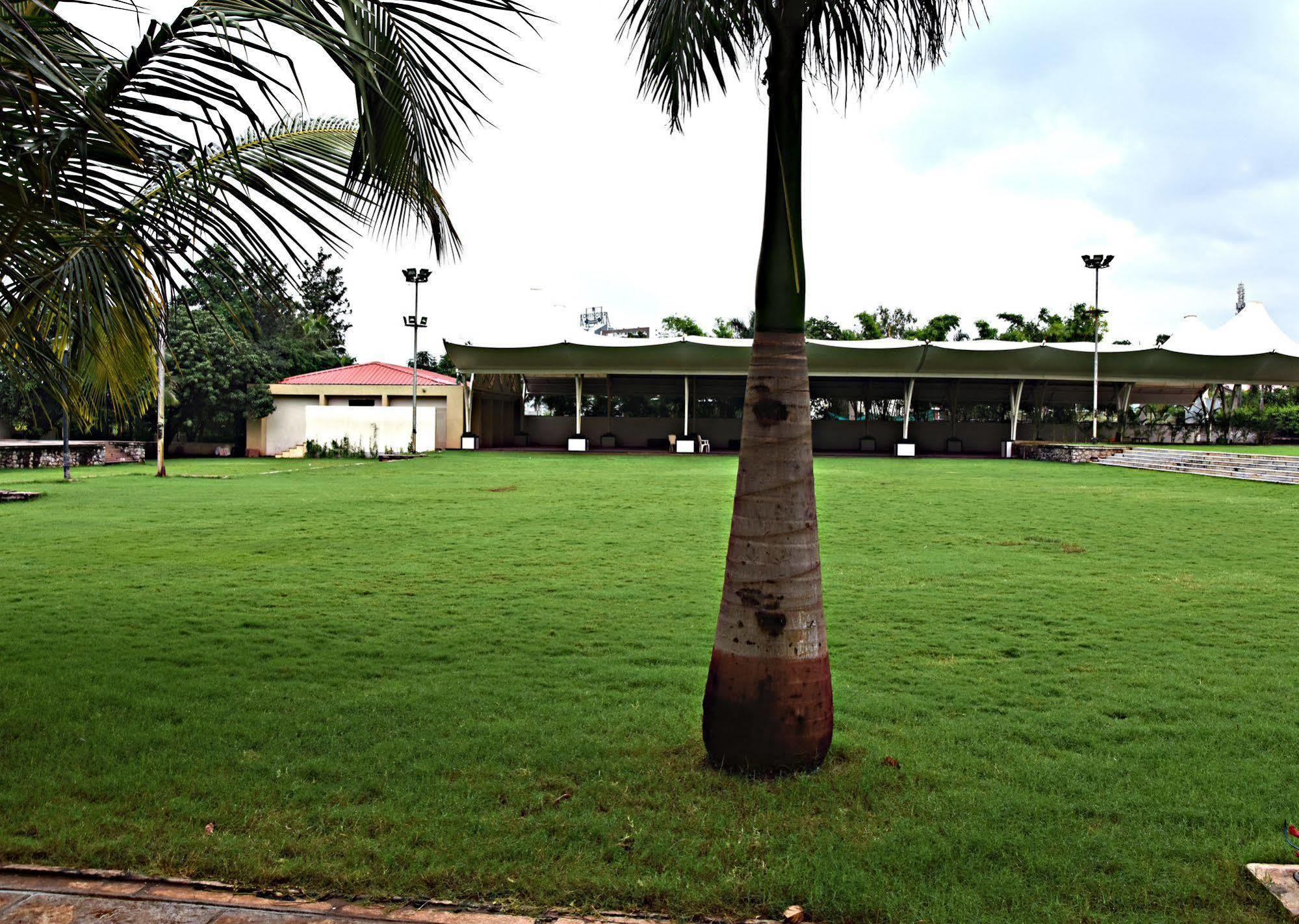 Sentosa Resorts Chinchvad Bagian luar foto